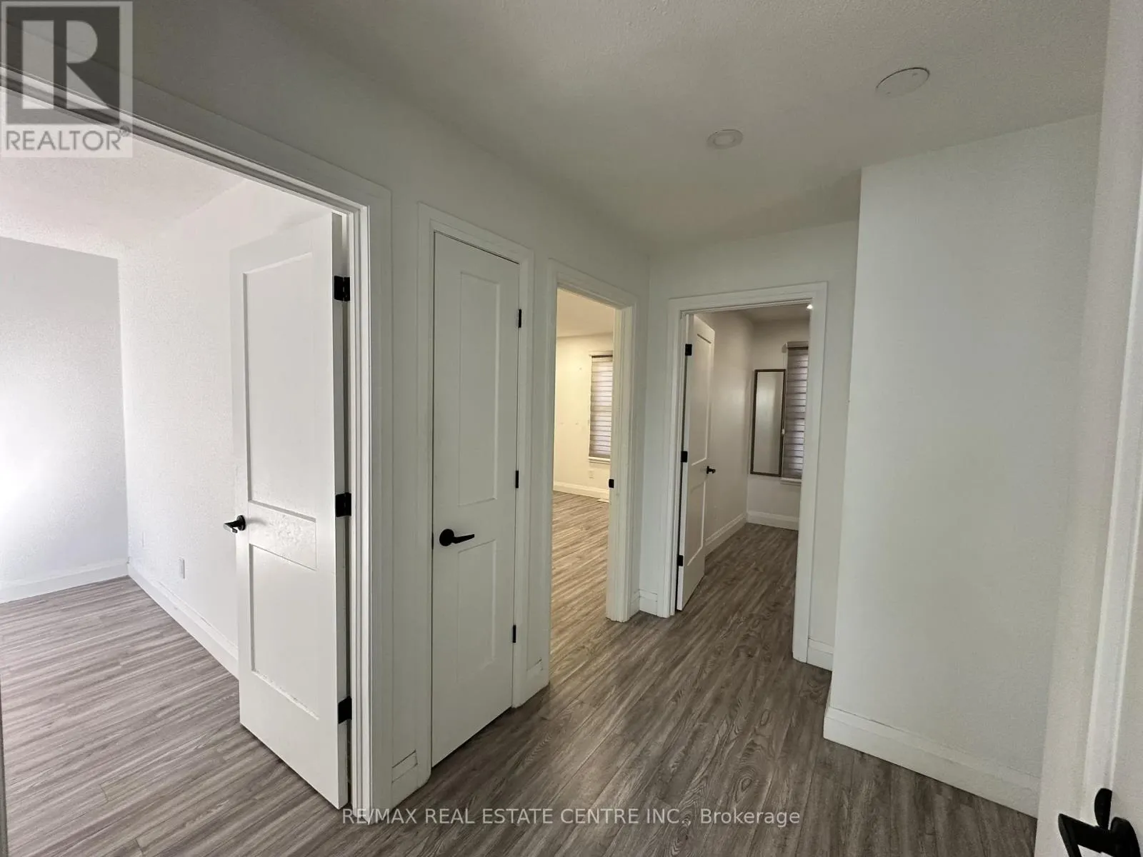 582 ELLIOTT CRESCENT