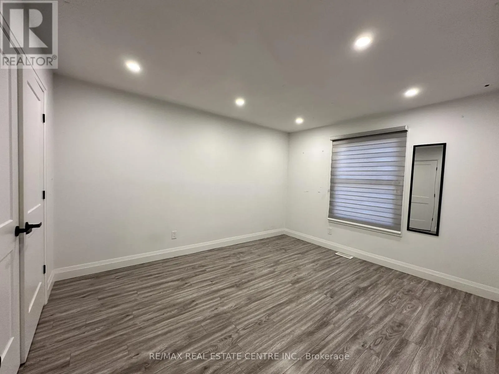 582 ELLIOTT CRESCENT