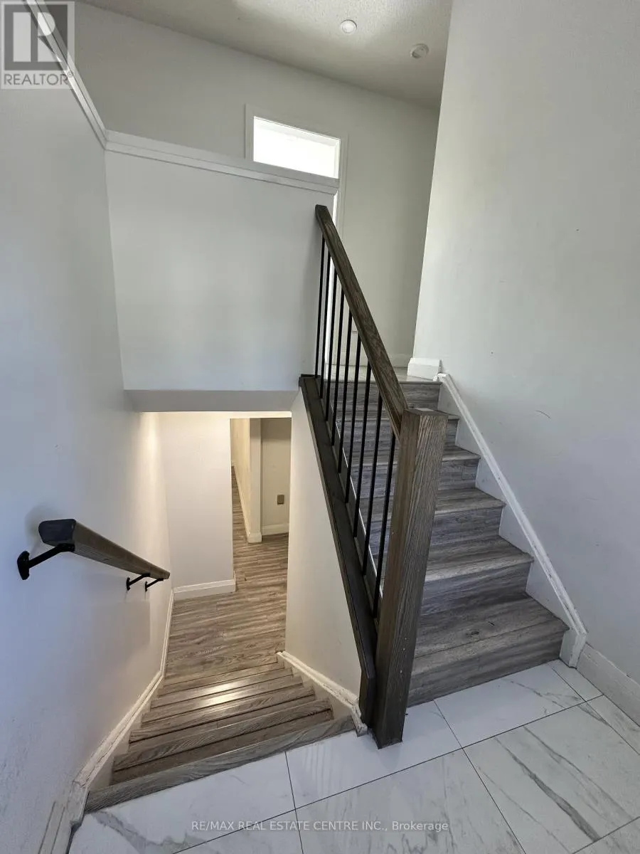 582 ELLIOTT CRESCENT