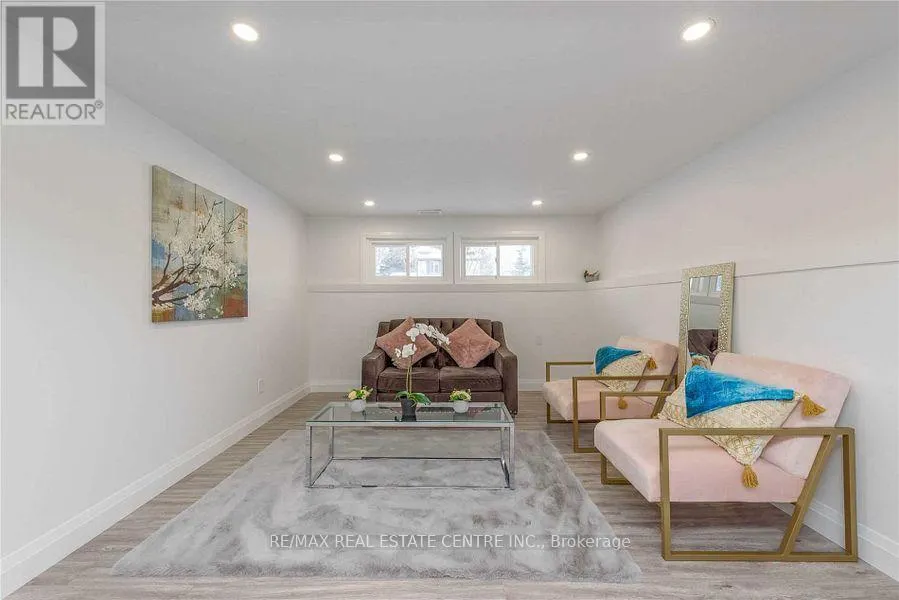 582 ELLIOTT CRESCENT