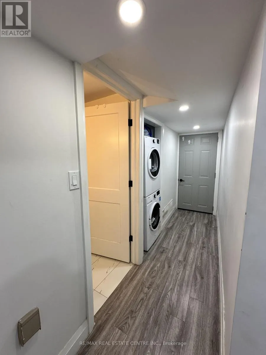 582 ELLIOTT CRESCENT