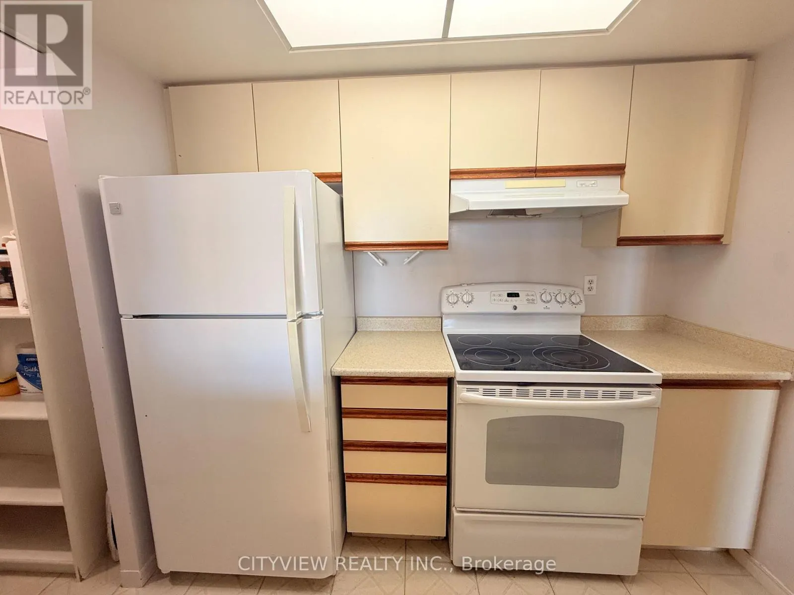 616 - 1001 CEDARGLEN GATE