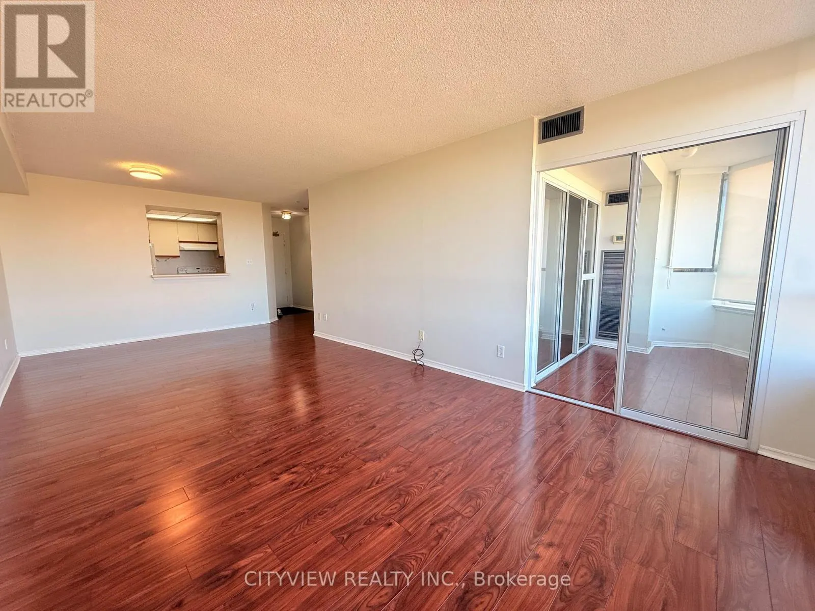 616 - 1001 CEDARGLEN GATE