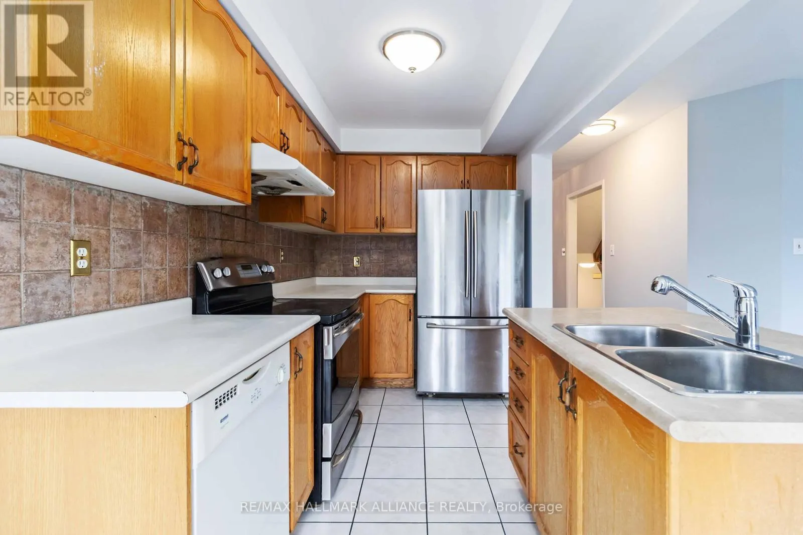 35 - 1591 SOUTH PARADE COURT