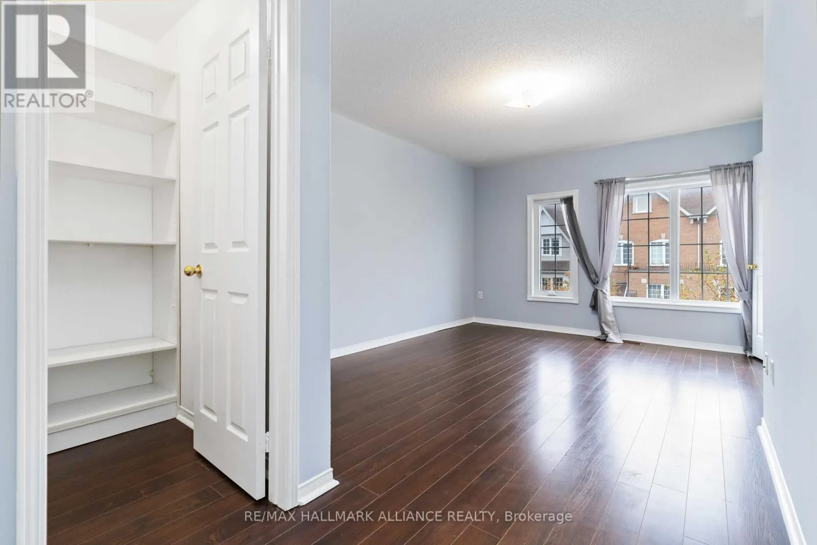 35 - 1591 SOUTH PARADE COURT