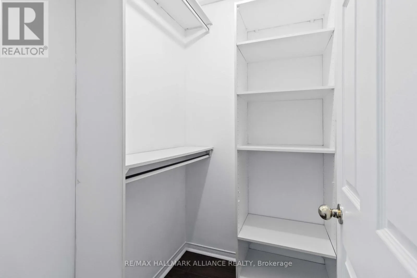 35 - 1591 SOUTH PARADE COURT