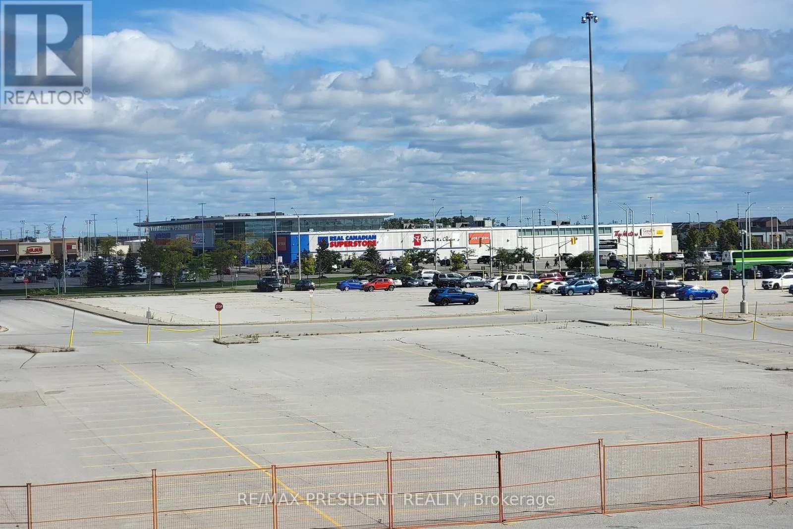 303 - 716 MAIN STREET E