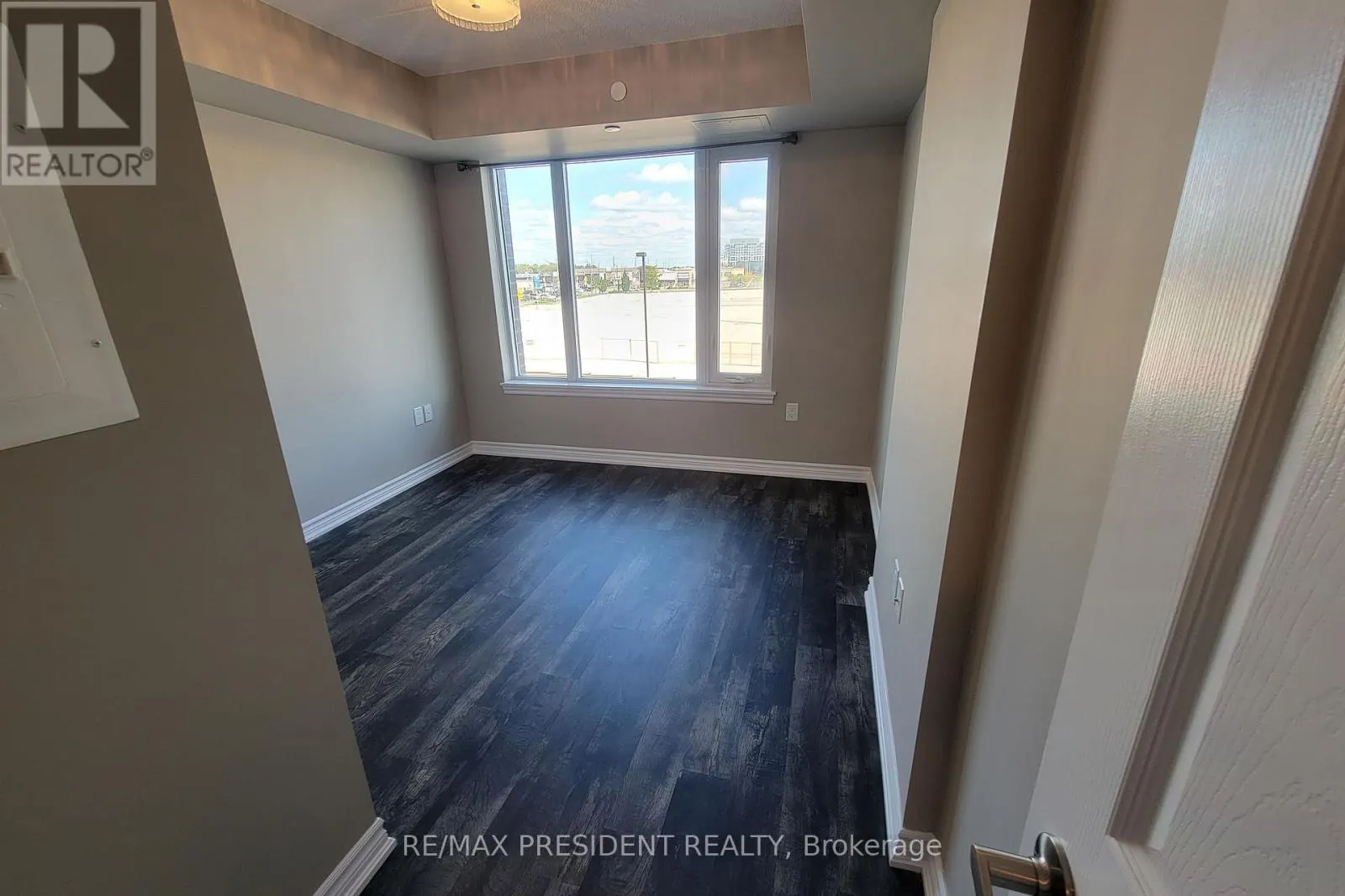 303 - 716 MAIN STREET E