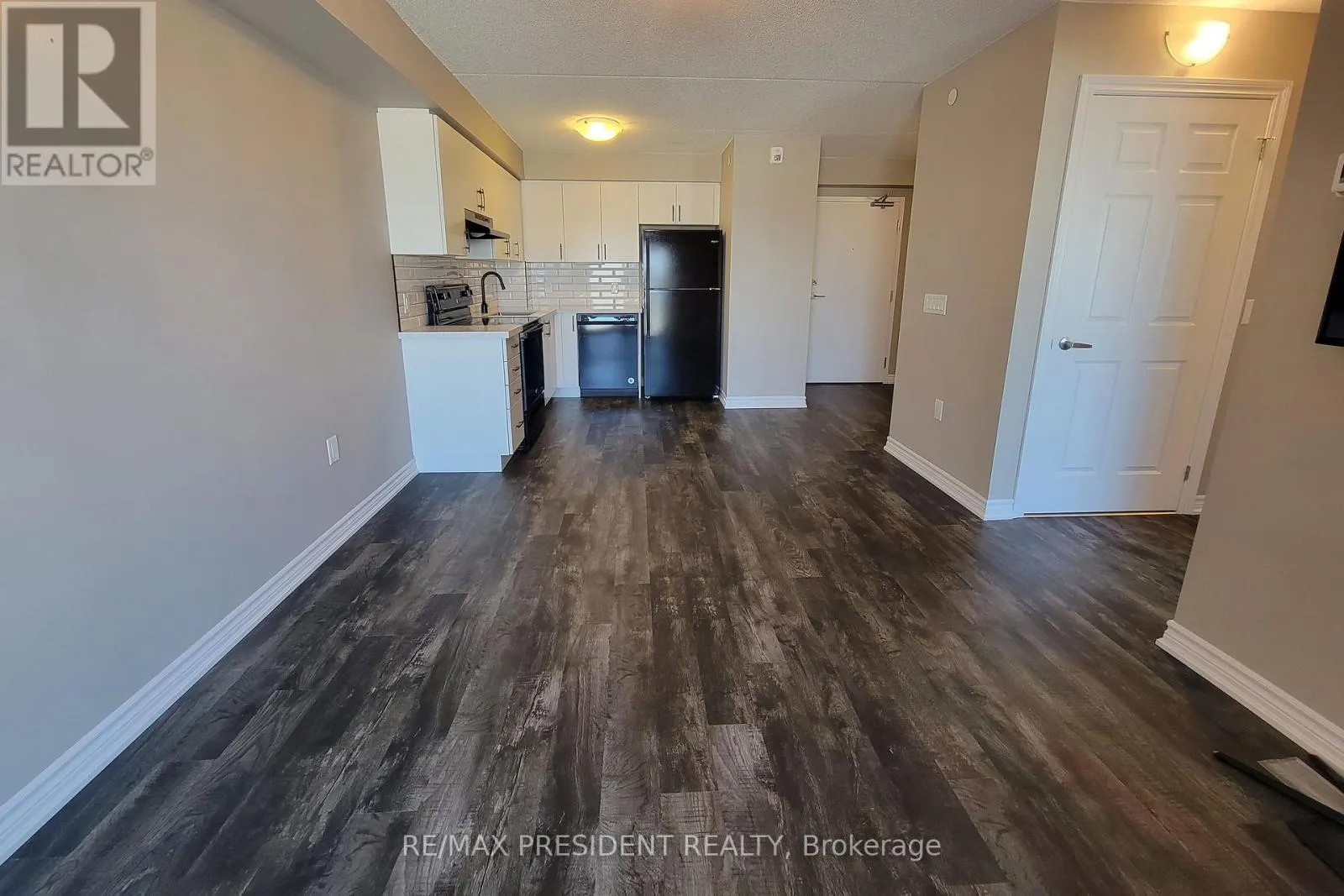 303 - 716 MAIN STREET E