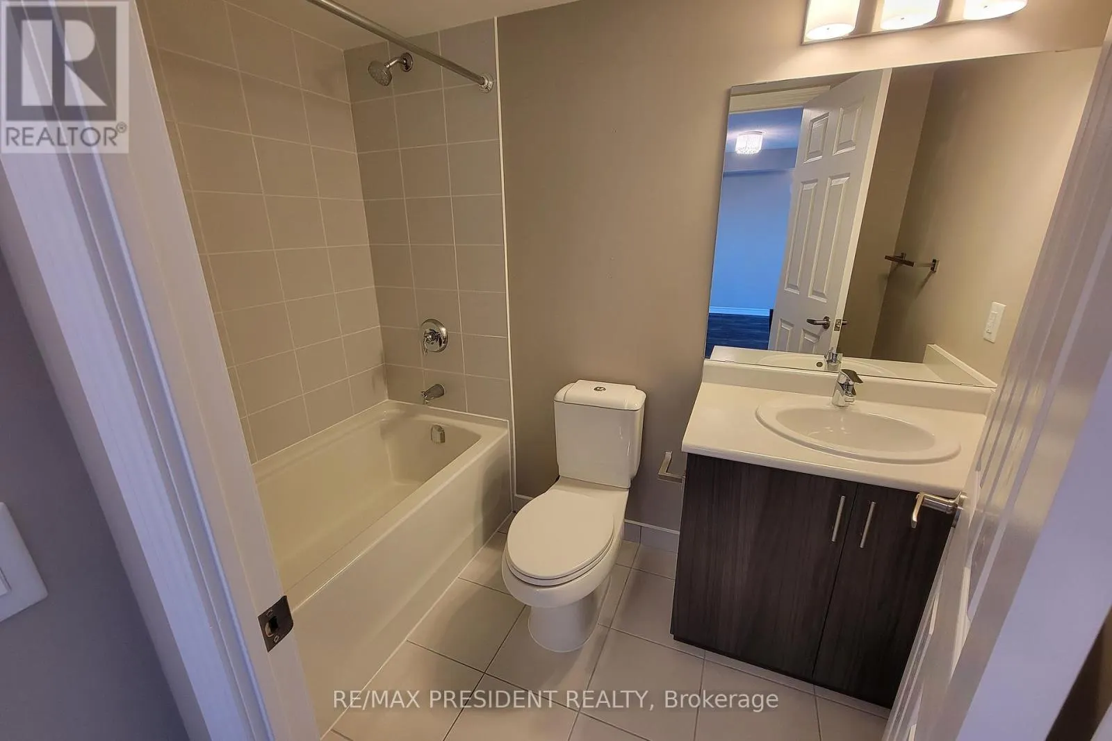 303 - 716 MAIN STREET E