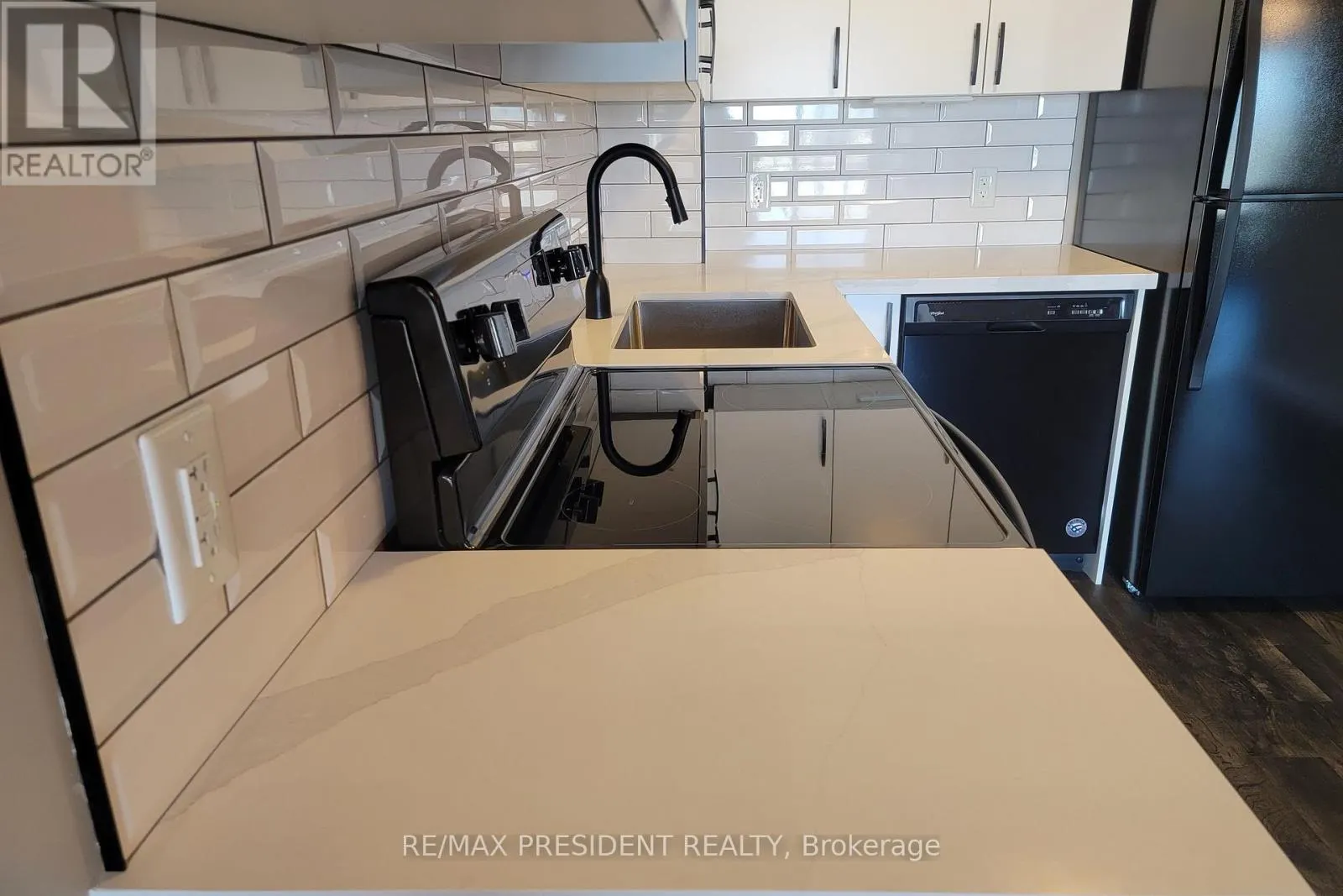 303 - 716 MAIN STREET E