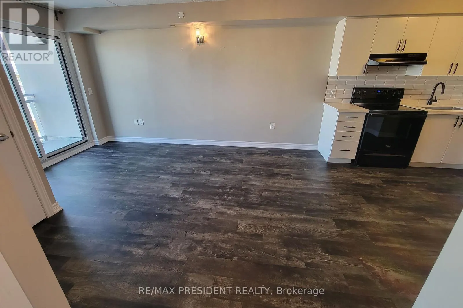 303 - 716 MAIN STREET E