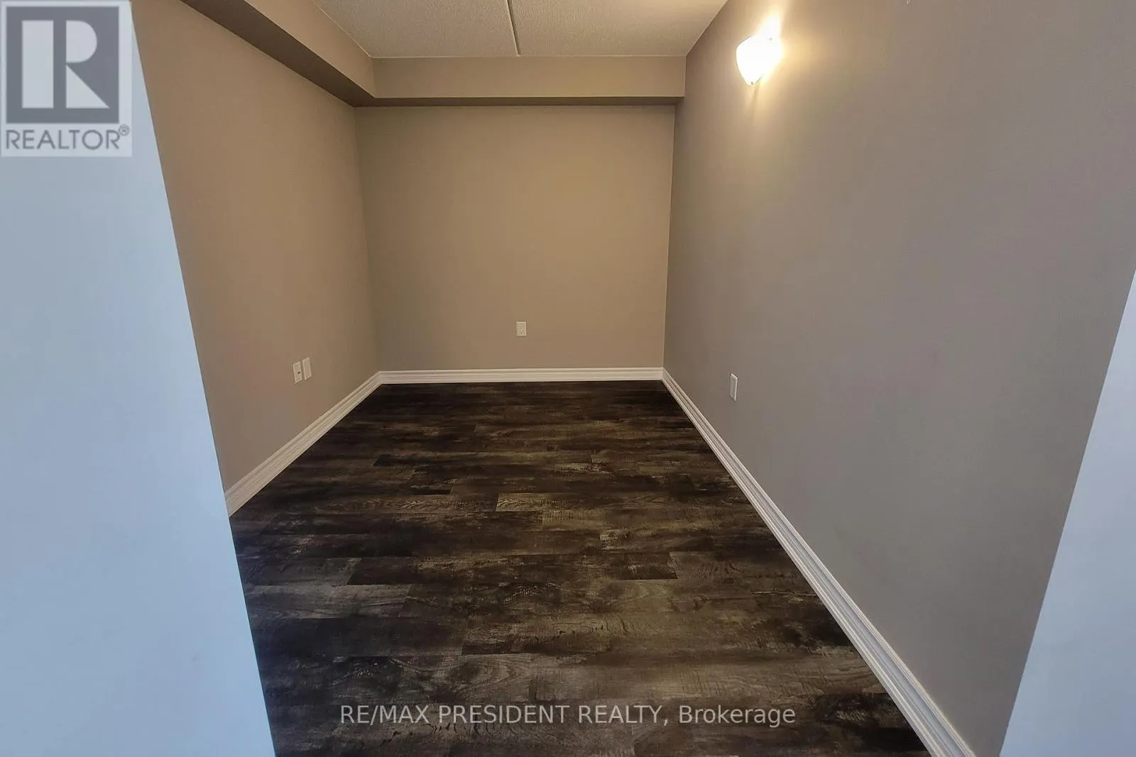 303 - 716 MAIN STREET E