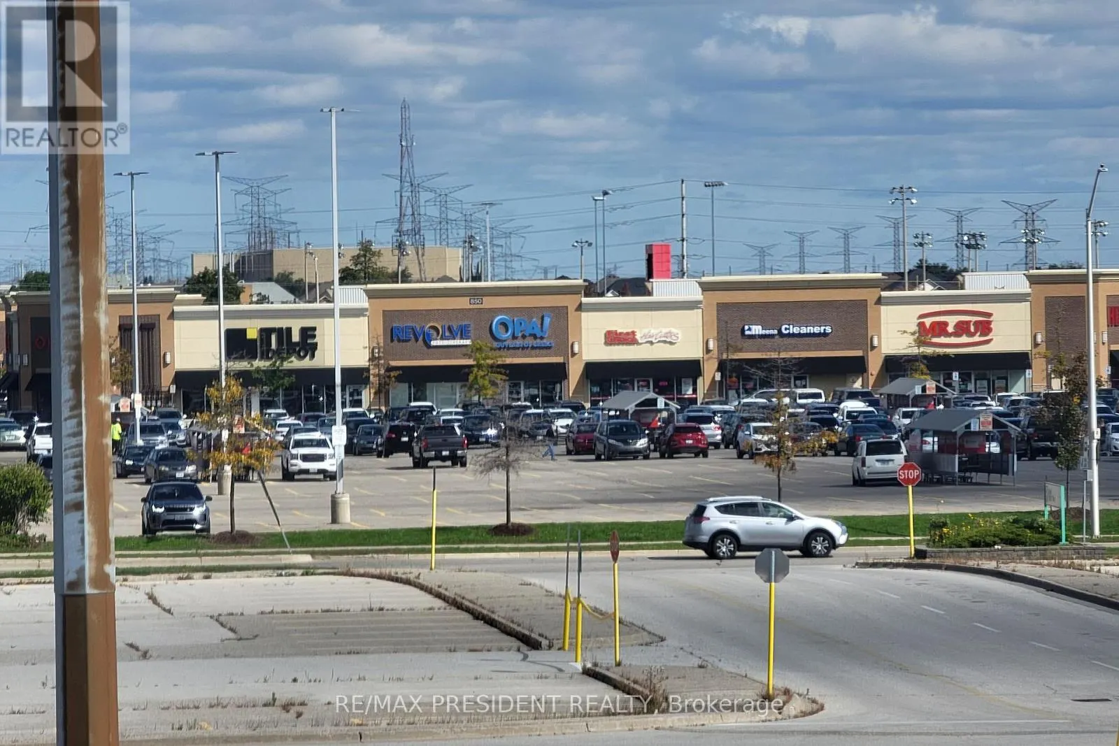 303 - 716 MAIN STREET E