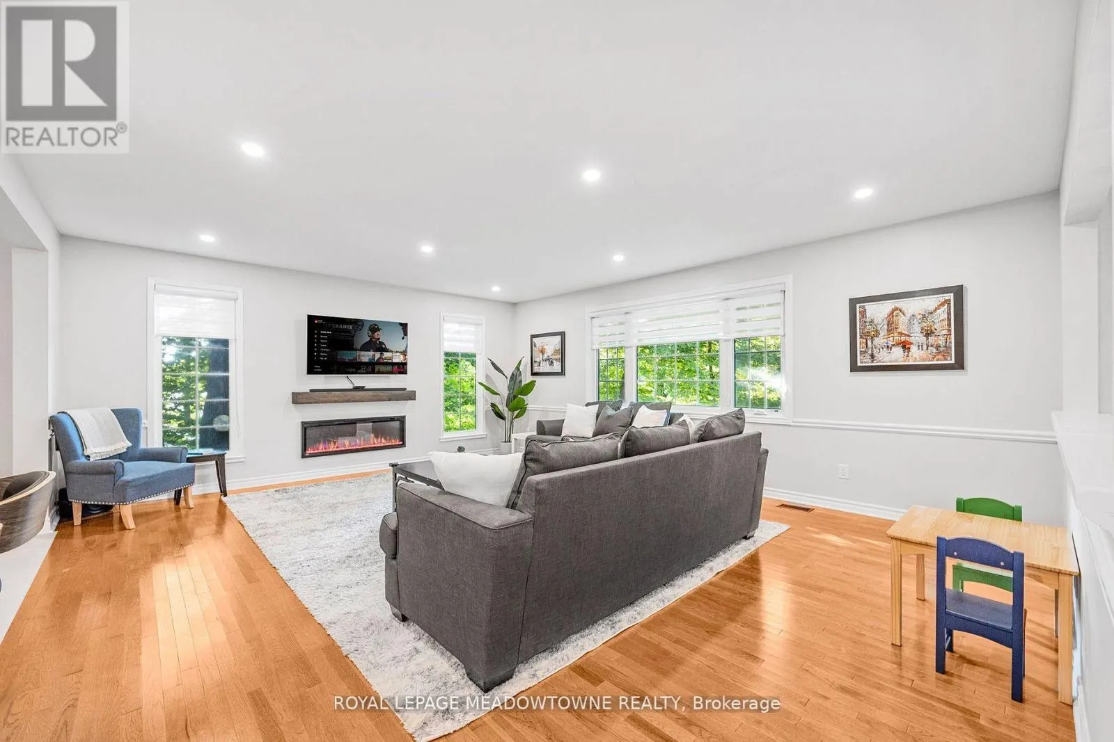 106 CAMPBELL AVENUE E