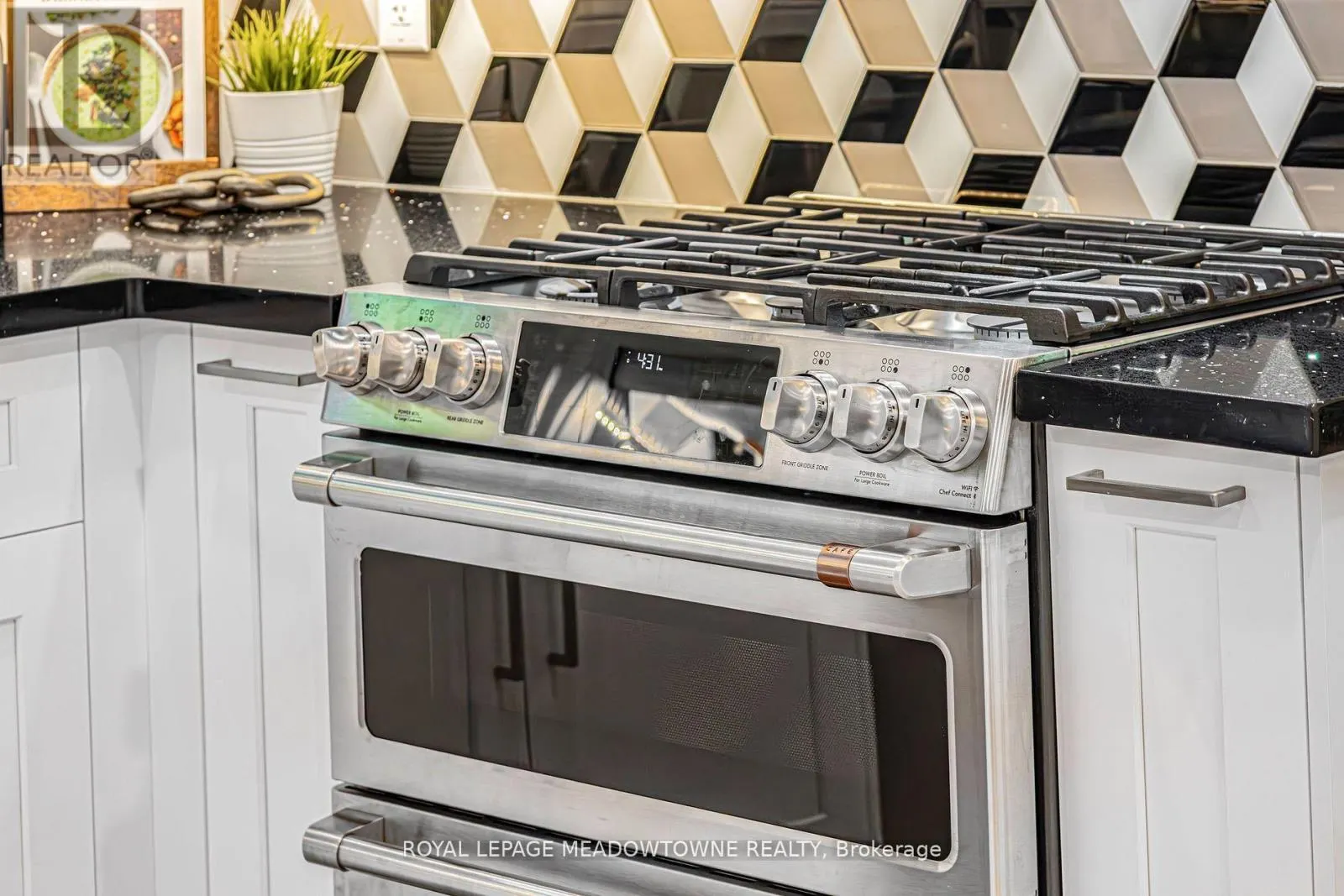 106 CAMPBELL AVENUE E