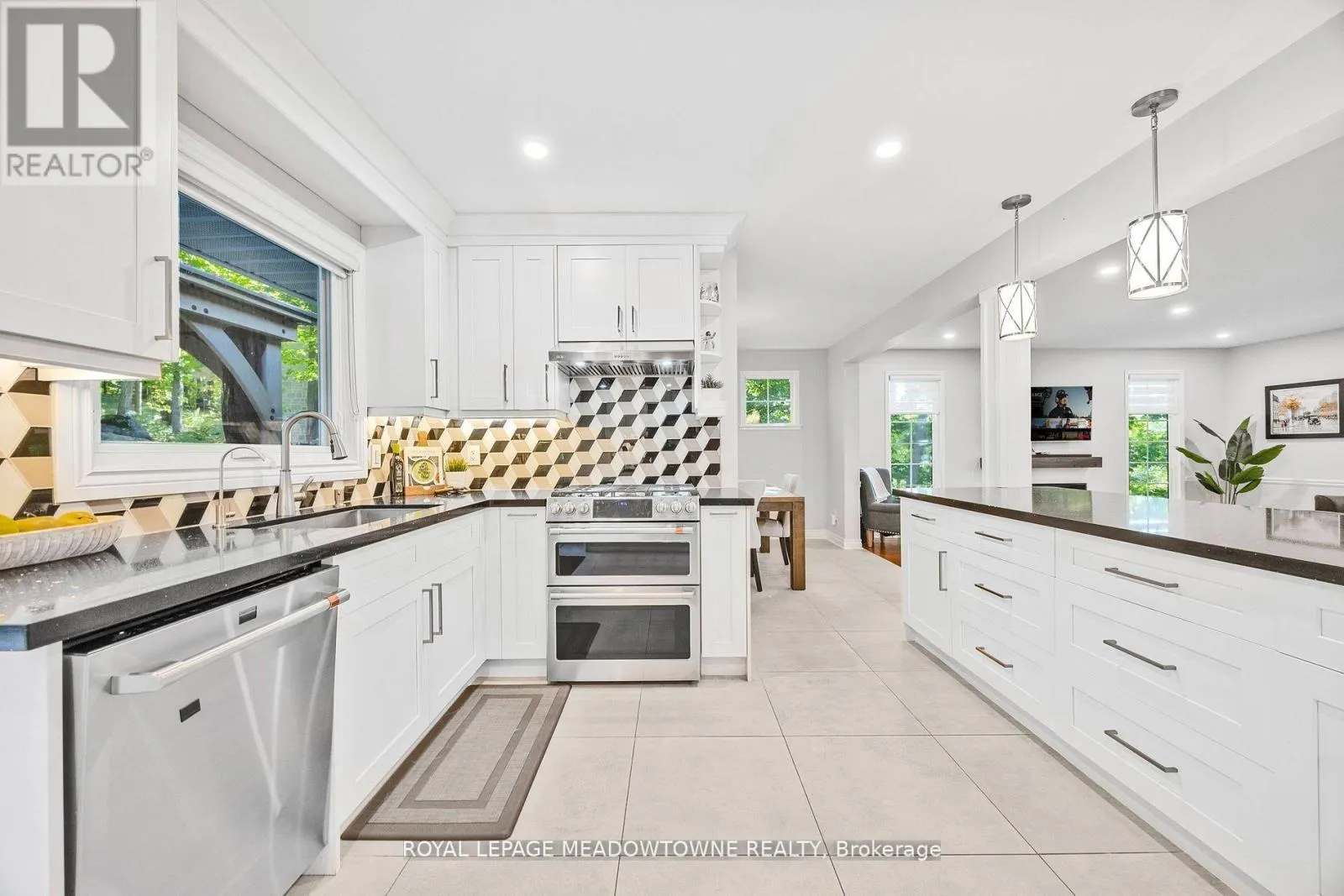 106 CAMPBELL AVENUE E