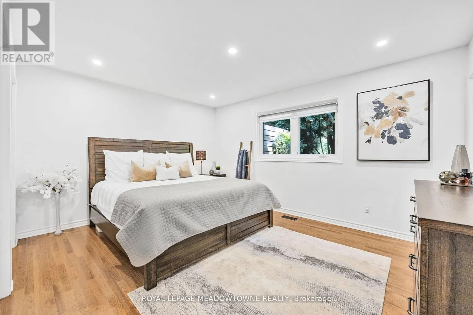 106 CAMPBELL AVENUE E