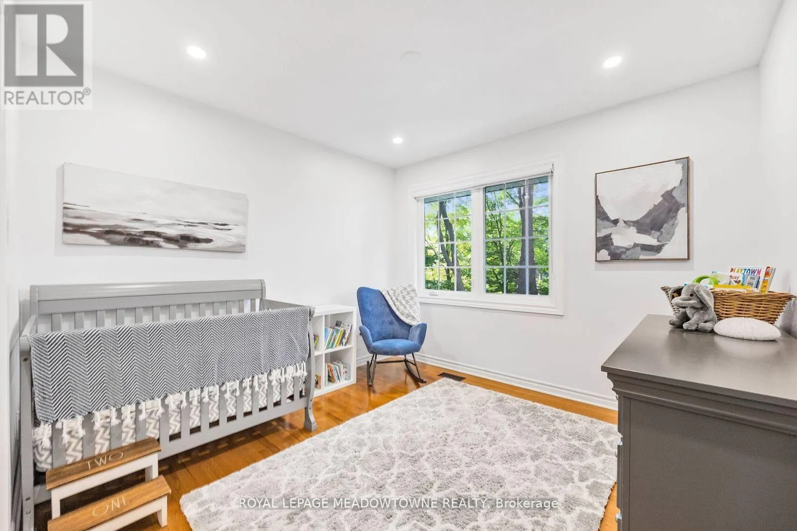 106 CAMPBELL AVENUE E