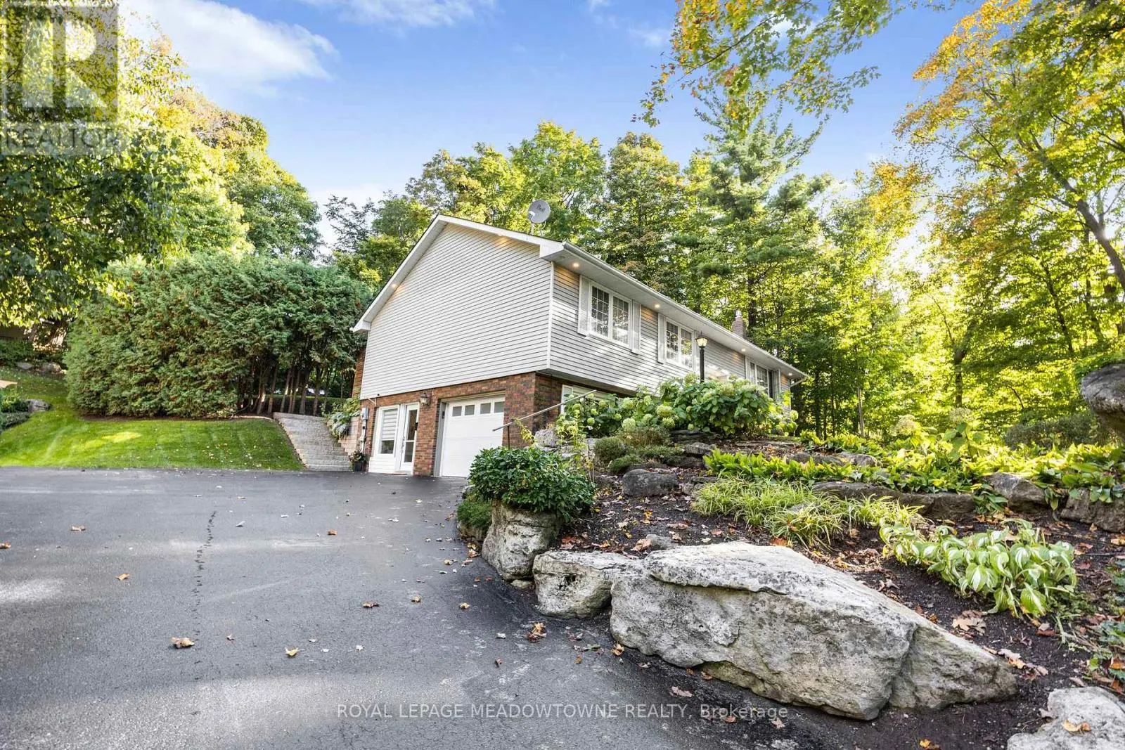 106 CAMPBELL AVENUE E