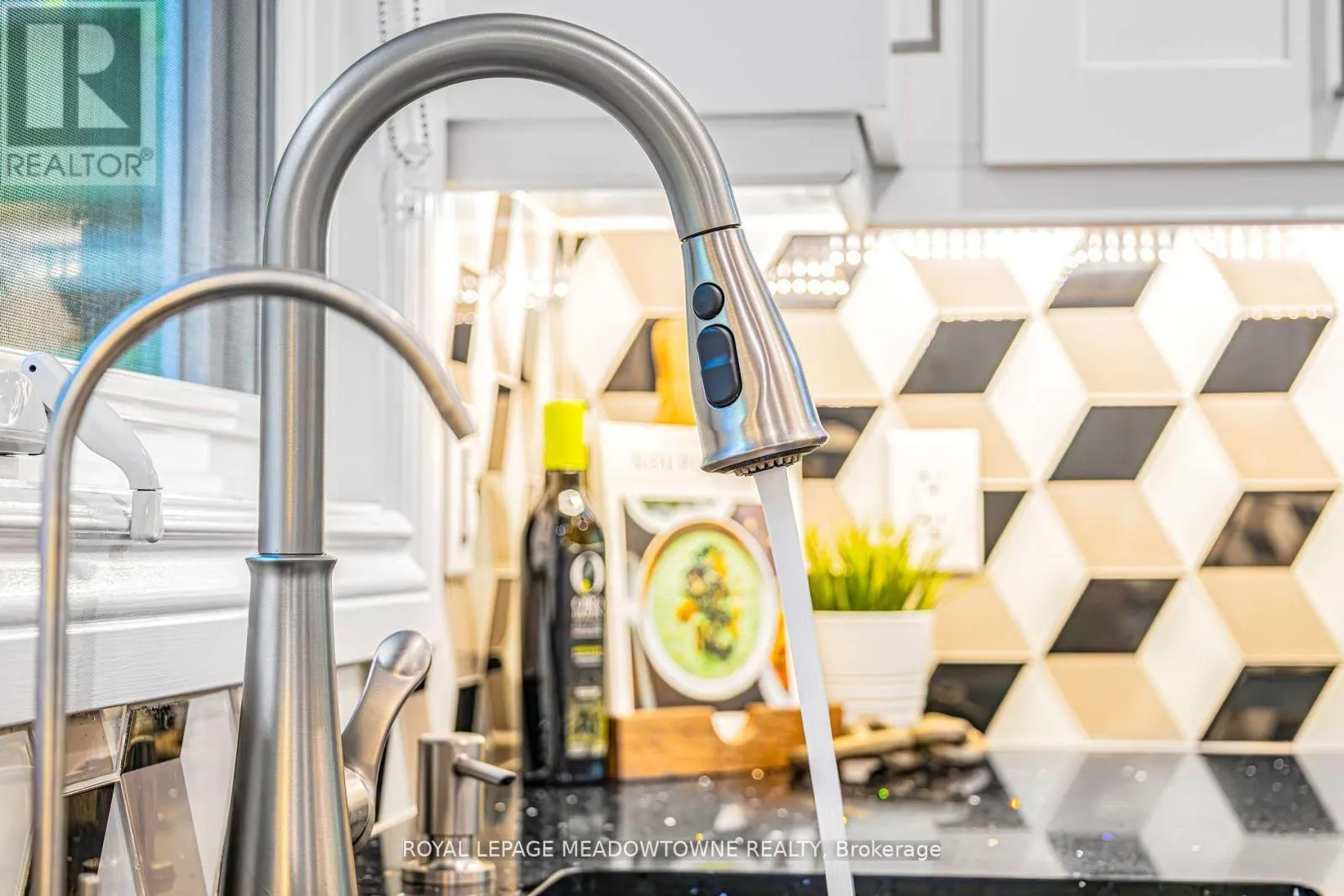 106 CAMPBELL AVENUE E