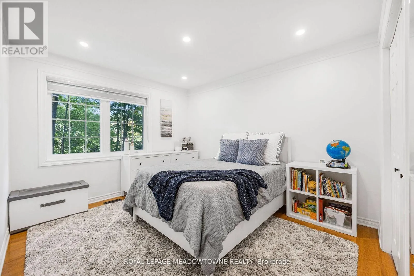 106 CAMPBELL AVENUE E