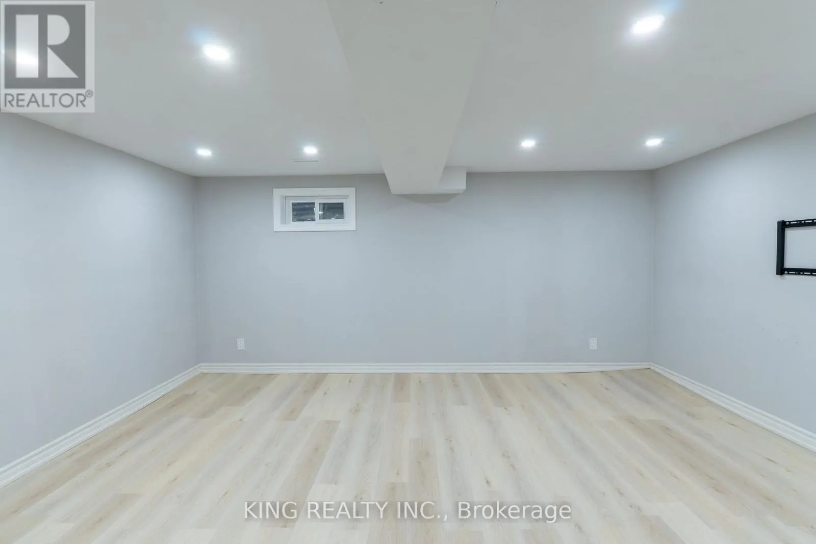 4 - 141 RIPLEY COURT