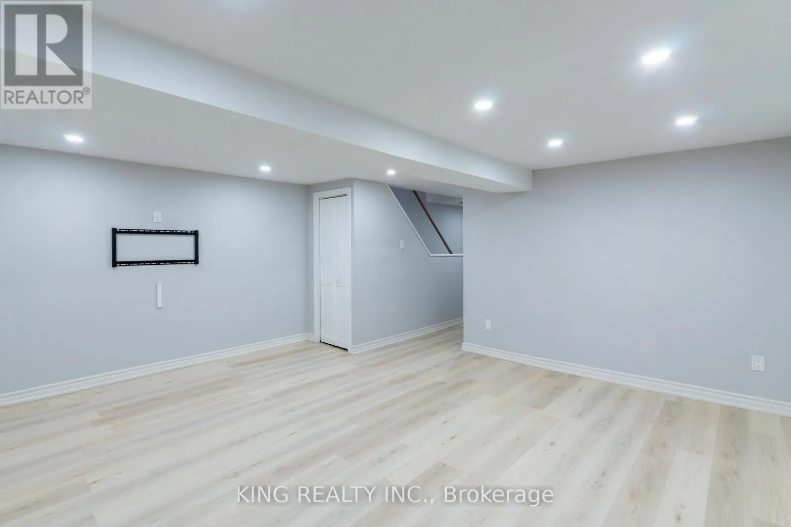 4 - 141 RIPLEY COURT