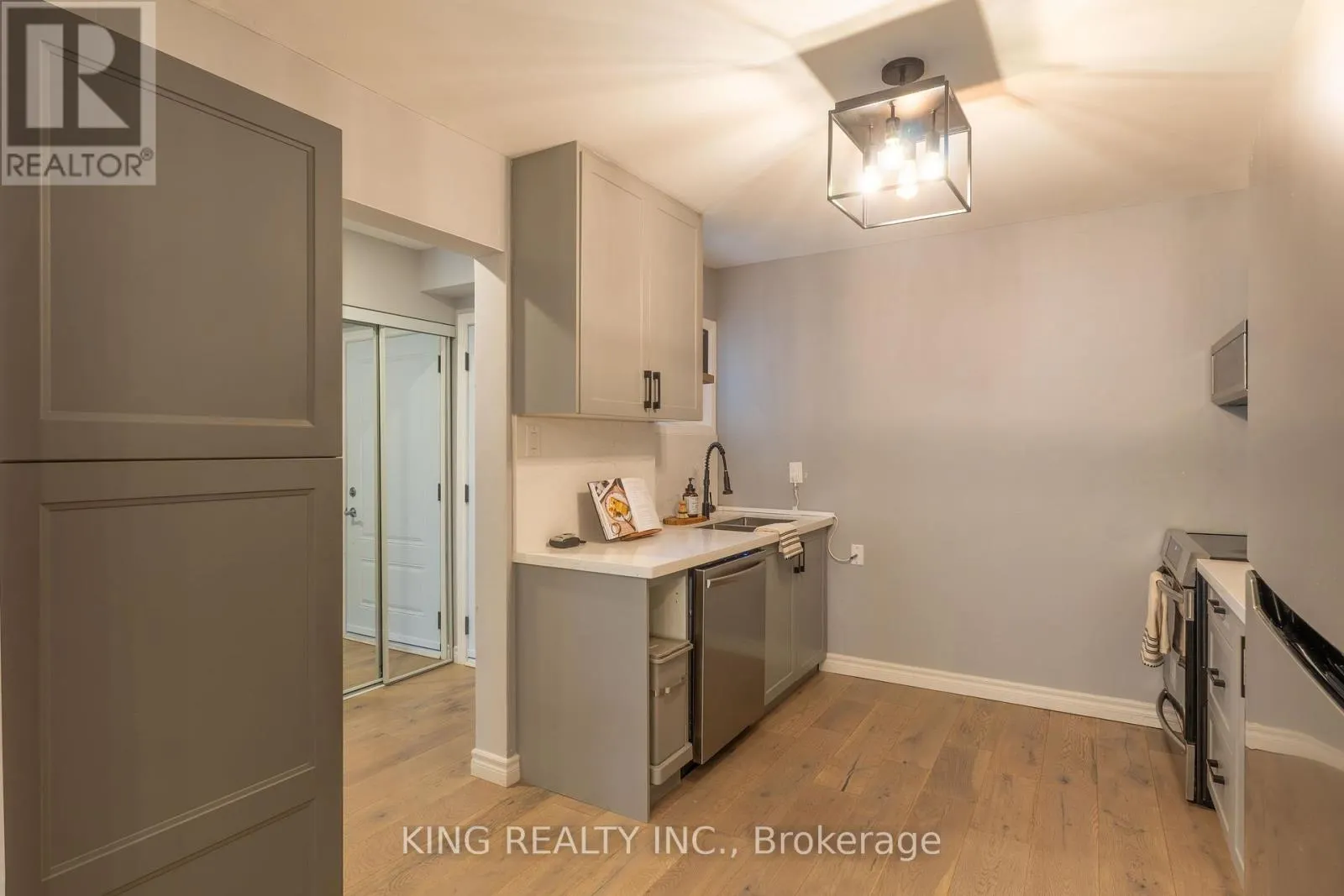 4 - 141 RIPLEY COURT