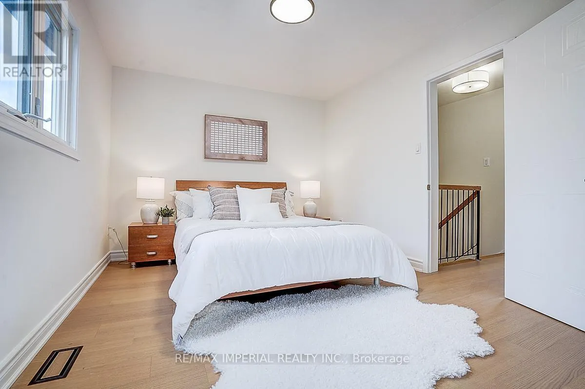 48 - 460 BRISTOL ROAD W