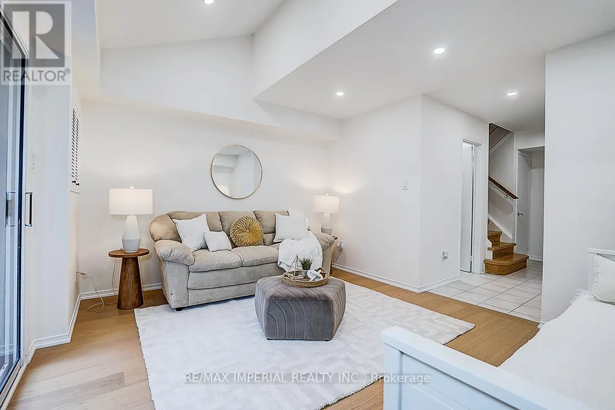 48 - 460 BRISTOL ROAD W