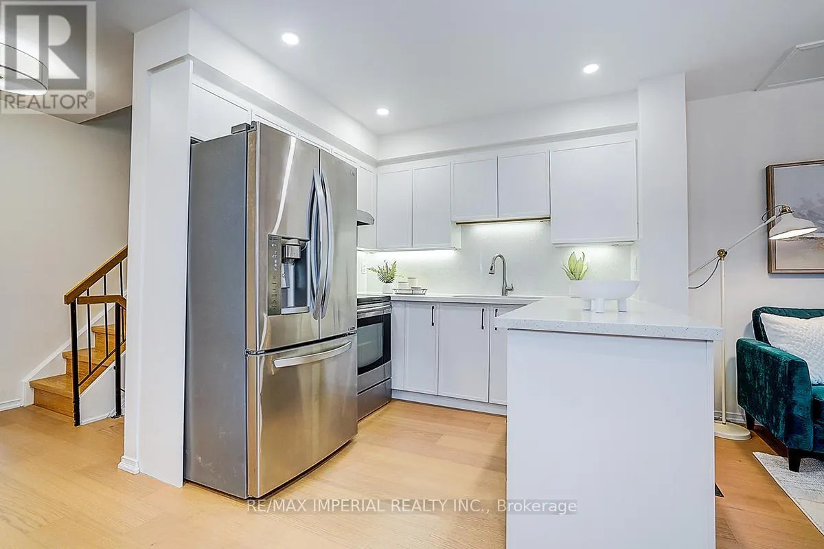 48 - 460 BRISTOL ROAD W