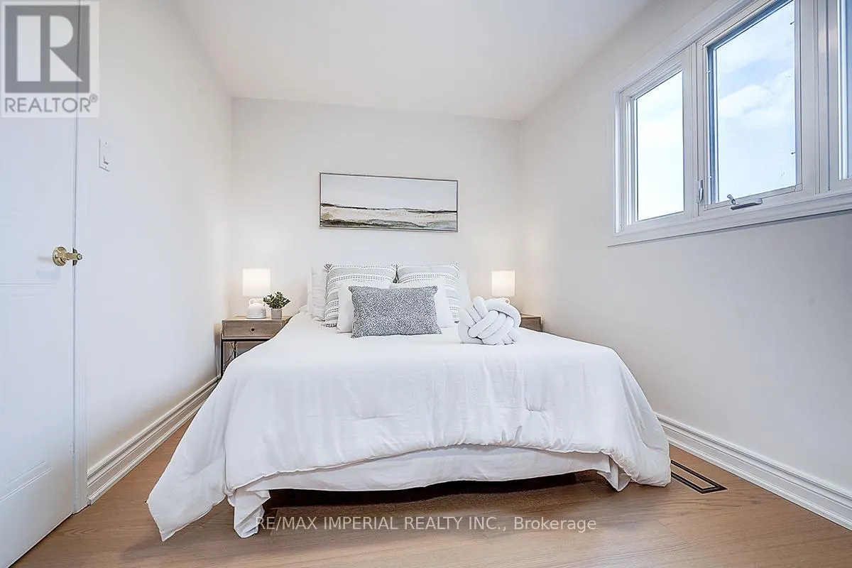 48 - 460 BRISTOL ROAD W