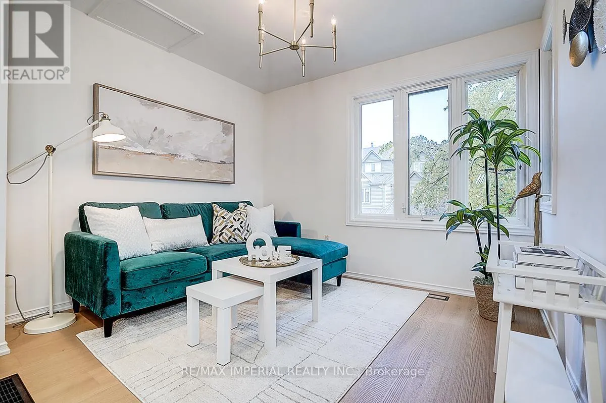 48 - 460 BRISTOL ROAD W