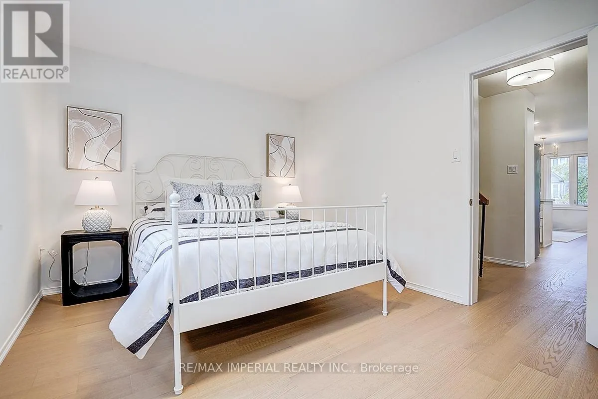 48 - 460 BRISTOL ROAD W