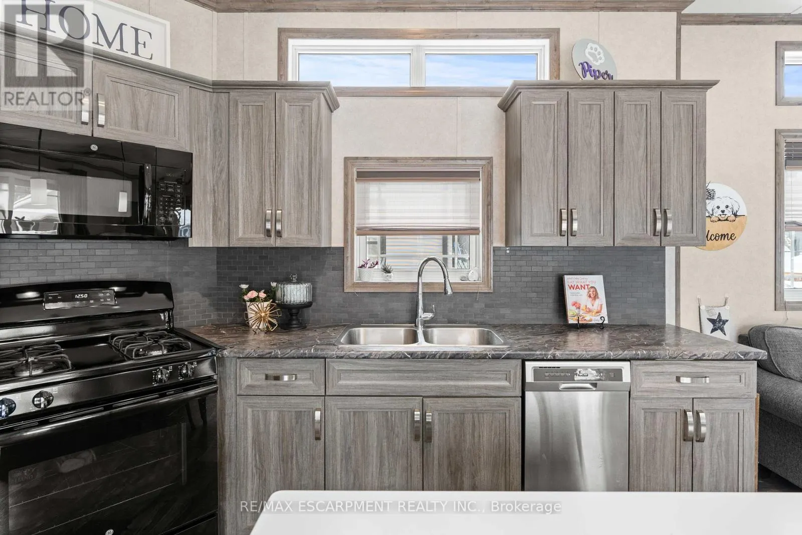 10 OAK - 4449 MILBUROUGH LINE