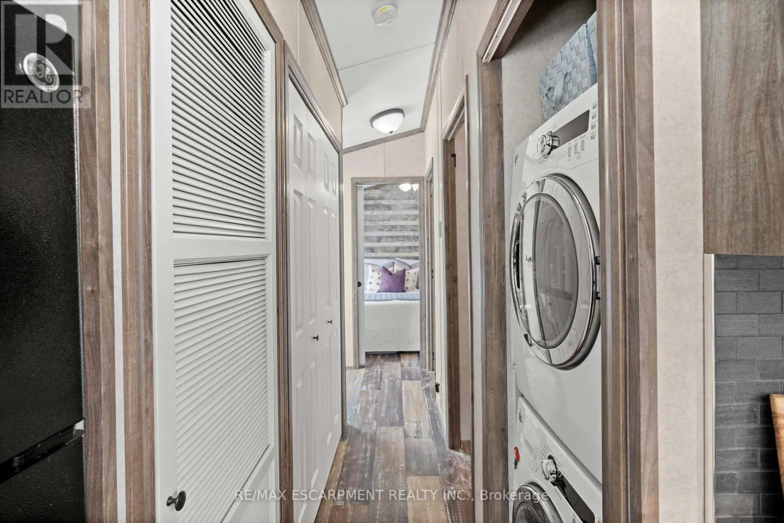 10 OAK - 4449 MILBUROUGH LINE