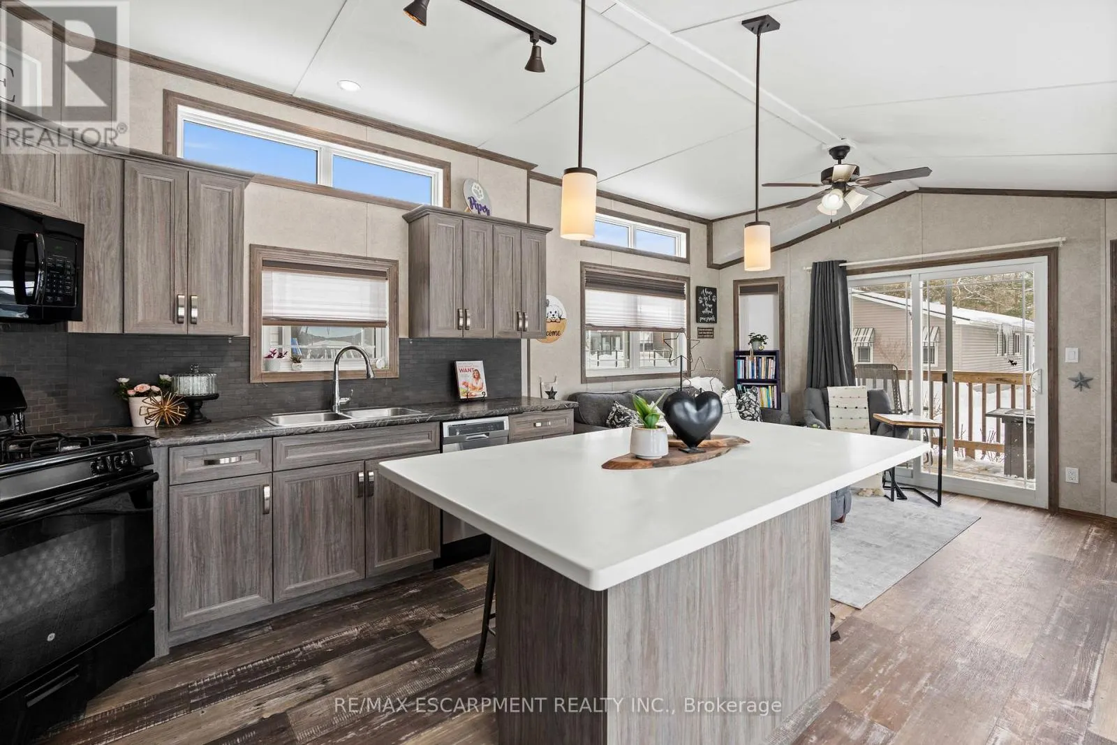 10 OAK - 4449 MILBUROUGH LINE