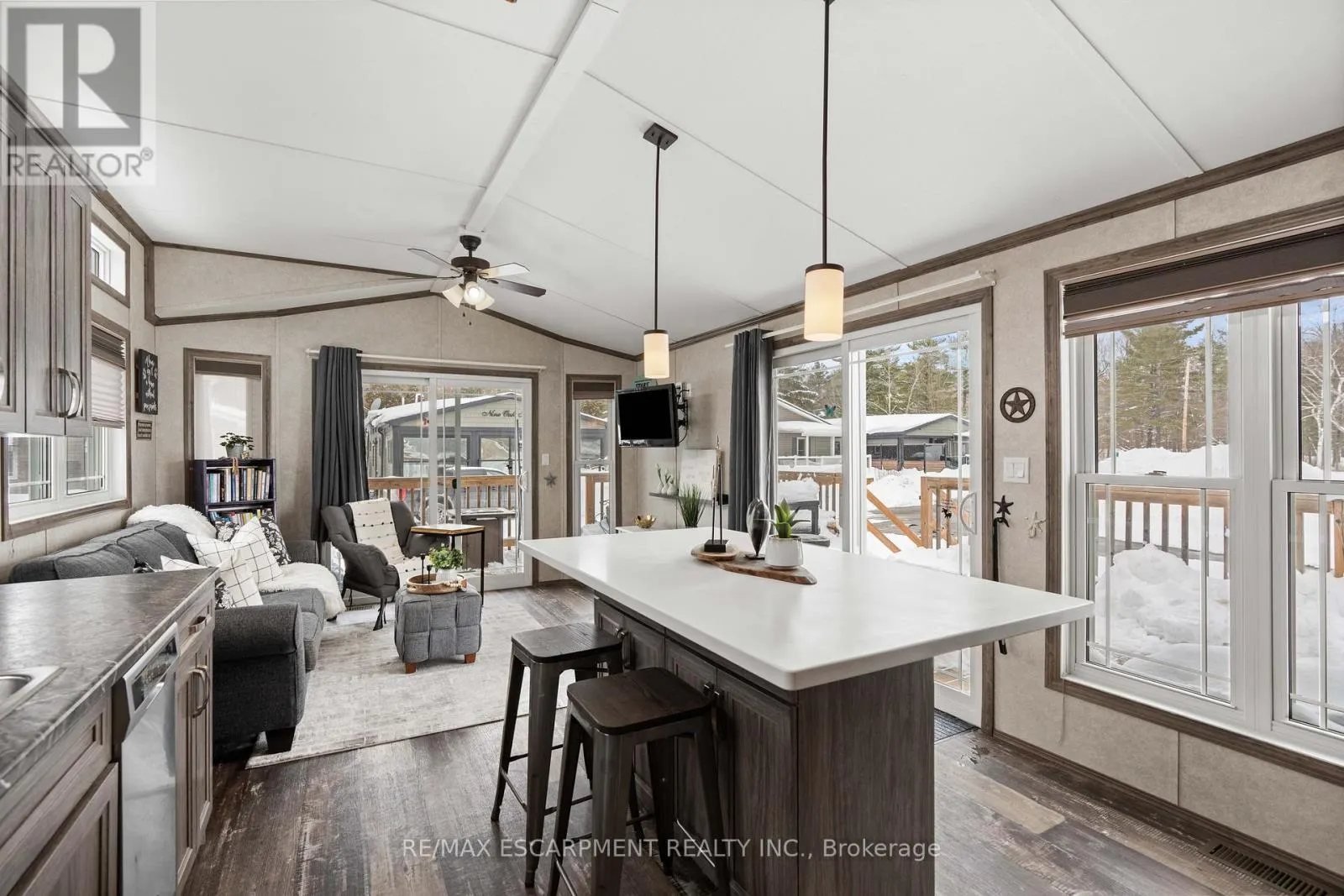 10 OAK - 4449 MILBUROUGH LINE