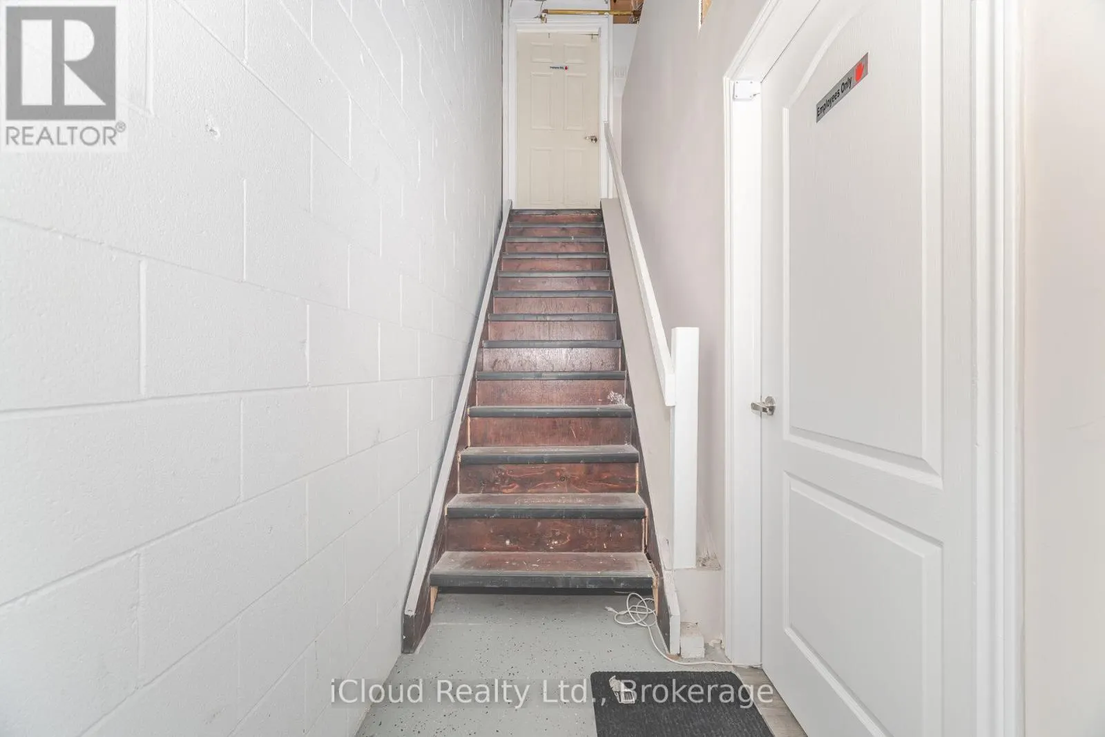 25 - 6033 SHAWSON DRIVE