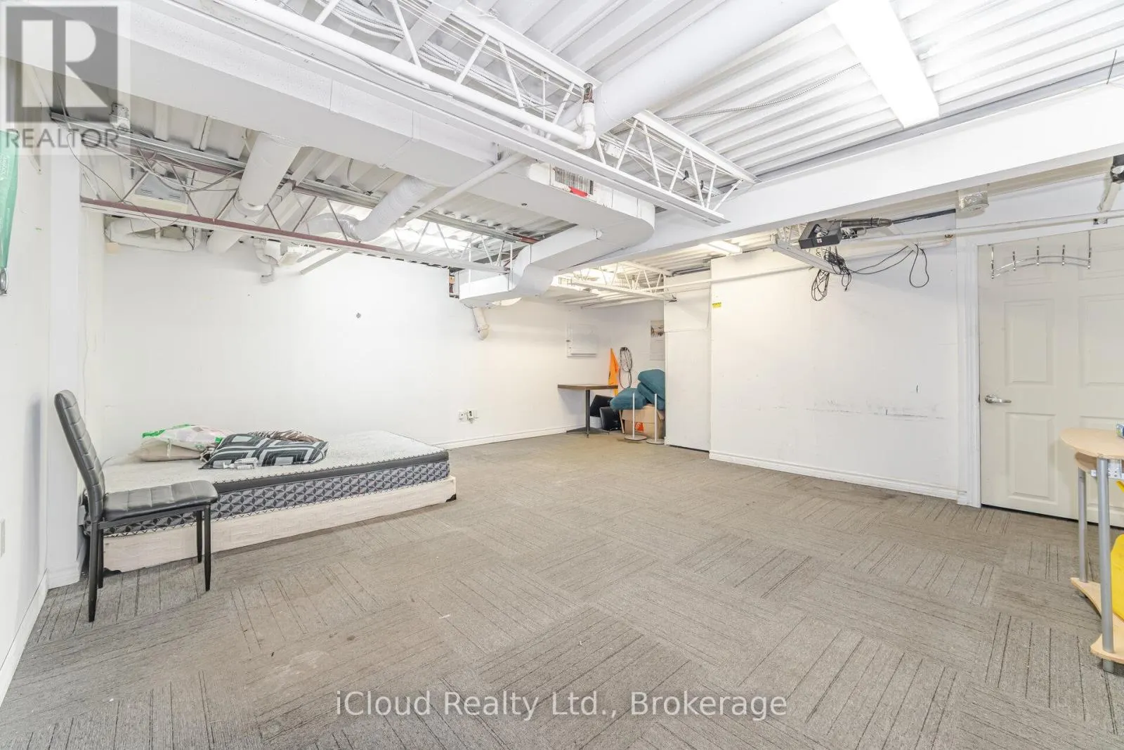 25 - 6033 SHAWSON DRIVE