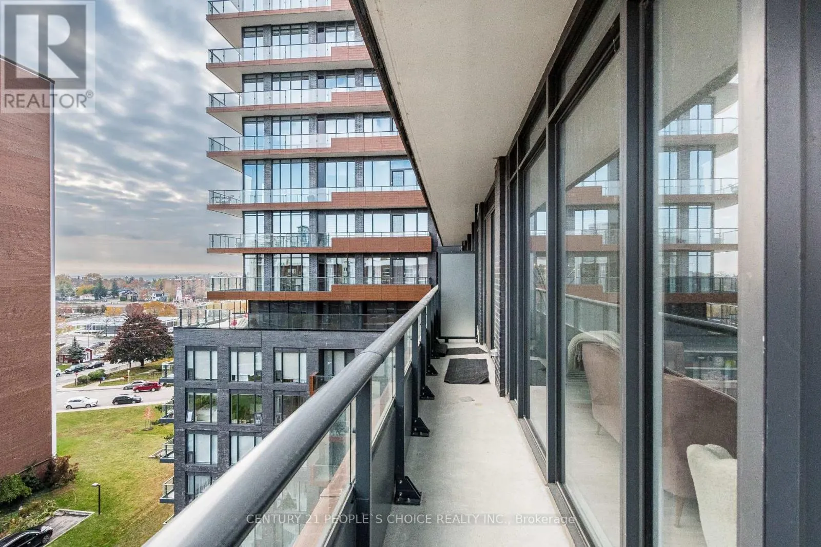 915 - 21 PARK STREET E