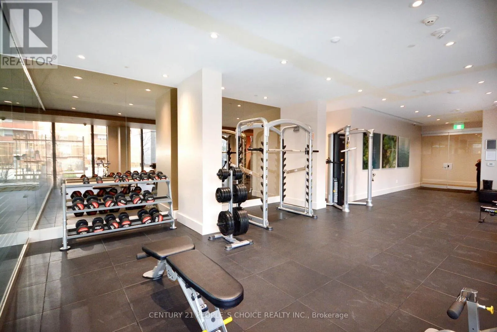 915 - 21 PARK STREET E