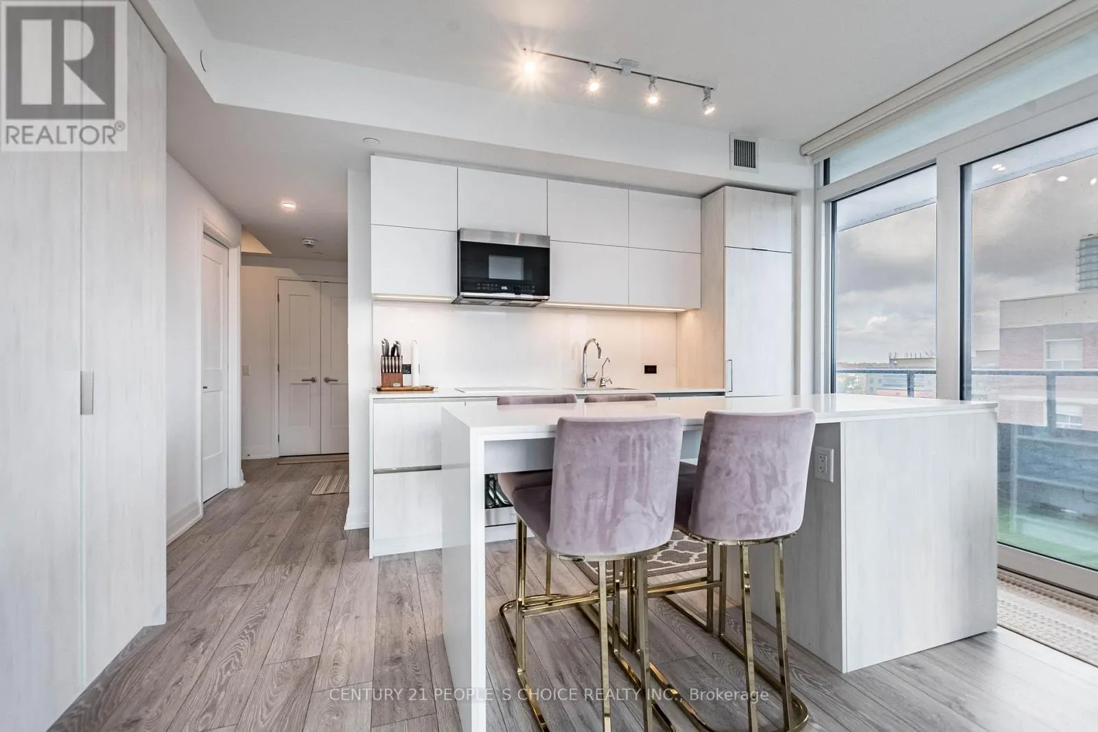 915 - 21 PARK STREET E