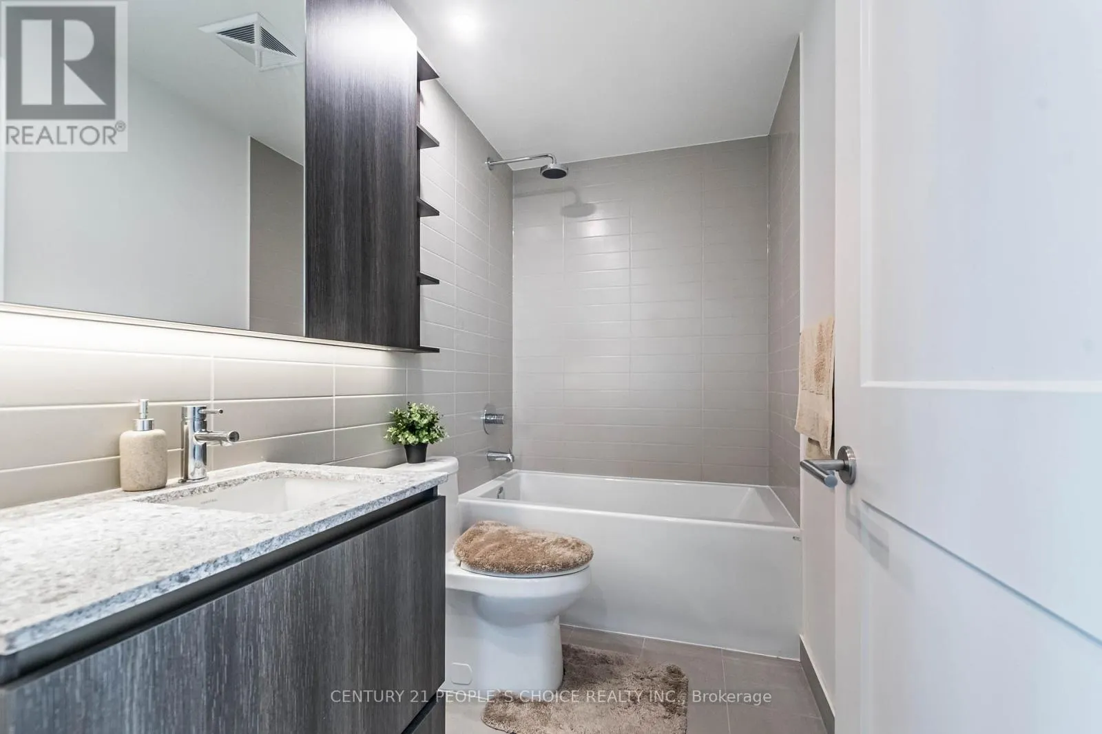 915 - 21 PARK STREET E