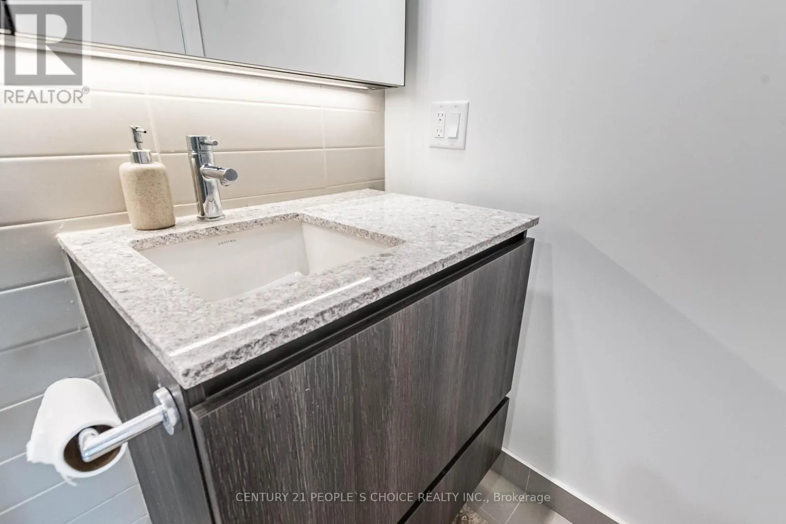 915 - 21 PARK STREET E