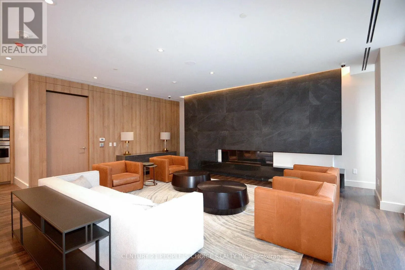 915 - 21 PARK STREET E