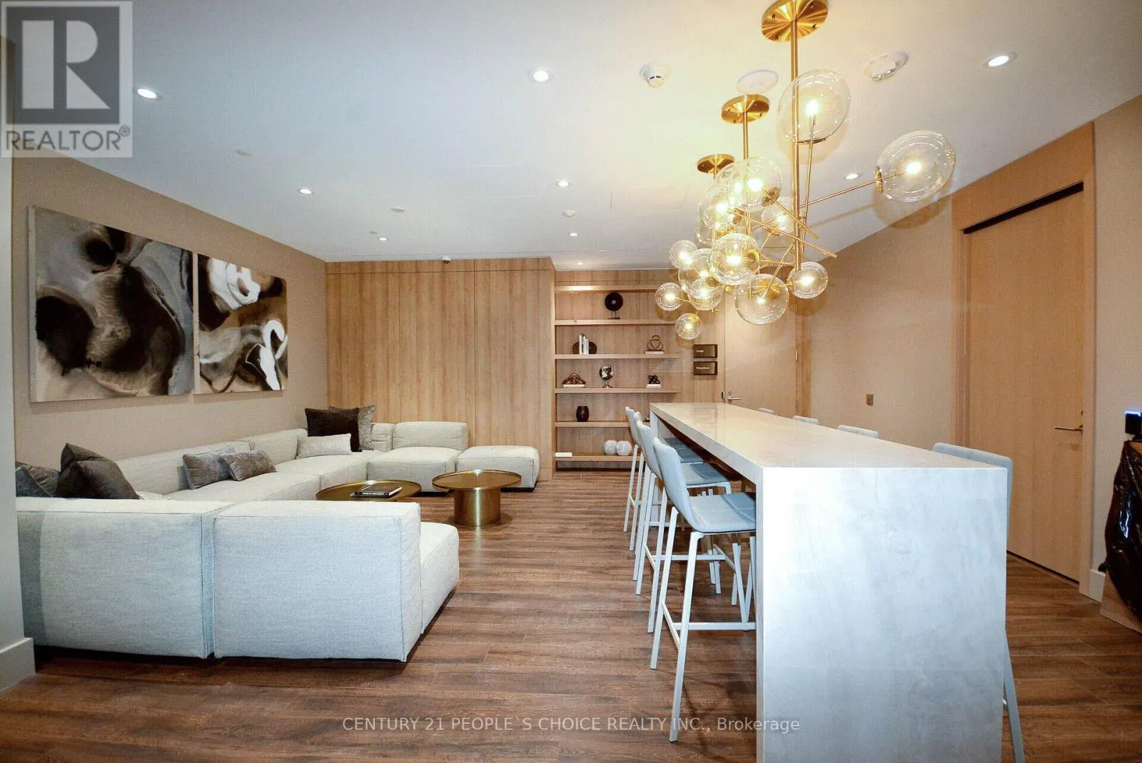 915 - 21 PARK STREET E