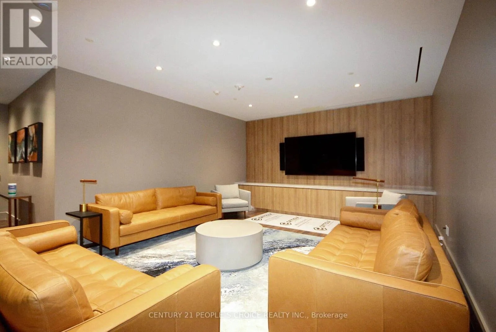 915 - 21 PARK STREET E