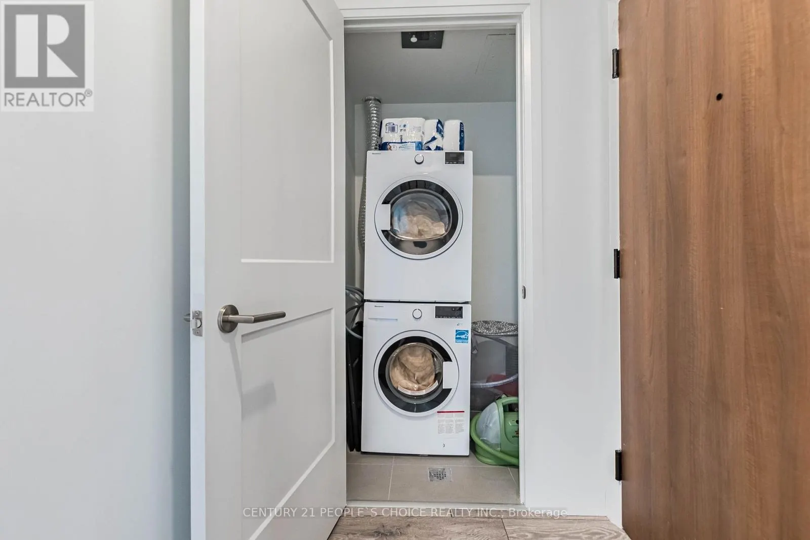 915 - 21 PARK STREET E